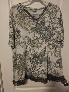 Catherines Floral V-Neck Short Sleeve Top in Sage and Teal